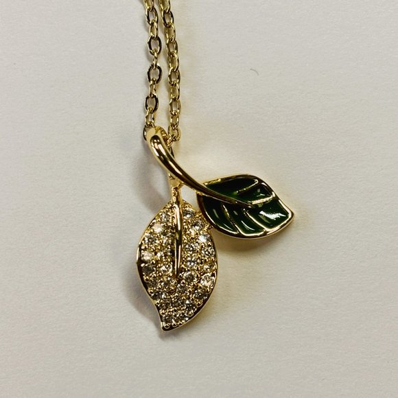 Gold 0.5 ct Zircon Relief Sprout Pendant Necklace - Picture 6 of 17
